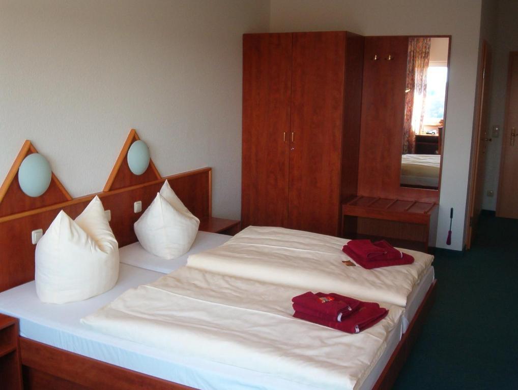Hotel und Gasthaus Rammelburg-Blick Friesdorf Zimmer foto